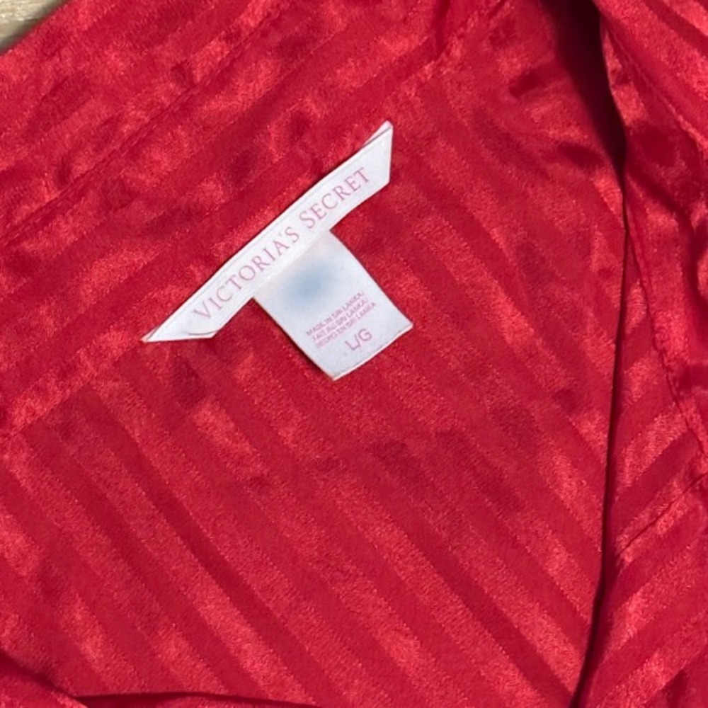 Victoria's Secret Red Striped‎ Satin Pajama Top Long Sleeve Button Up Large - Picture 2 of 4